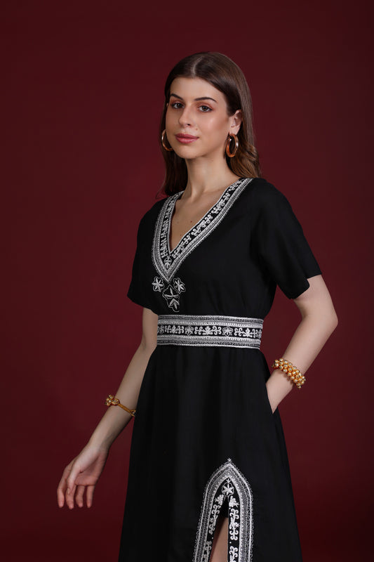 SIDDHI FLARE DRESS IN BLACK